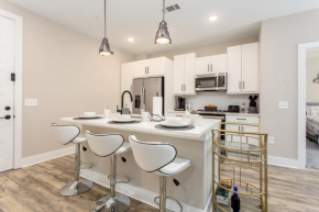 Classy Condo near Midtown and Downtown